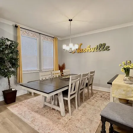 Modern Downtown Home Brand New Great Location